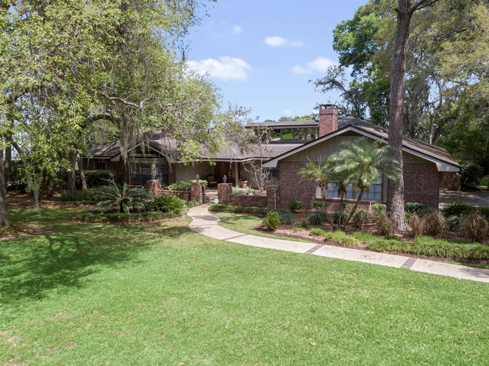 208 N. SWEETWATER COVE BLVD
